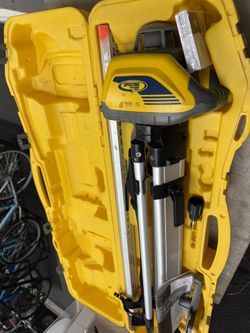 Spectra LL100N Laser Level Kit w/ HR320 Receiver, Clamp, Stand & Case