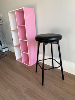 Black Padded Round Swivel Bar Stool