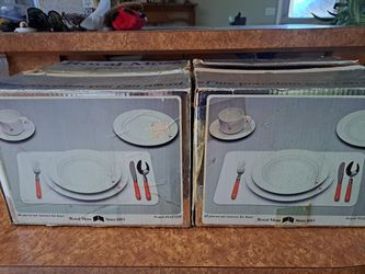 ROYAL MOSA Porcelain Dinnerware  Set 4 Person Plates Cups Saucer