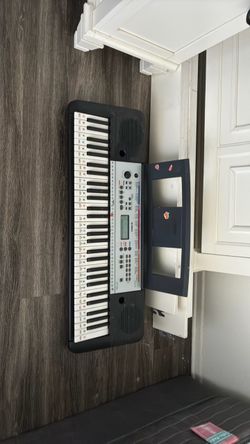 Yamaha YPT-260, 61-key portable keyboard.