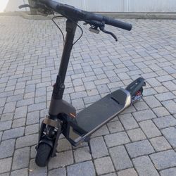 Segway SuperScooter GT1 Electric Scooter - 1400W, 43.5 Miles Range, Only 26.8 Miles Used