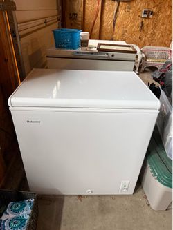 Hotpoint 6.9 Cu Ft Chest Freezer / Convertible Refrigerator