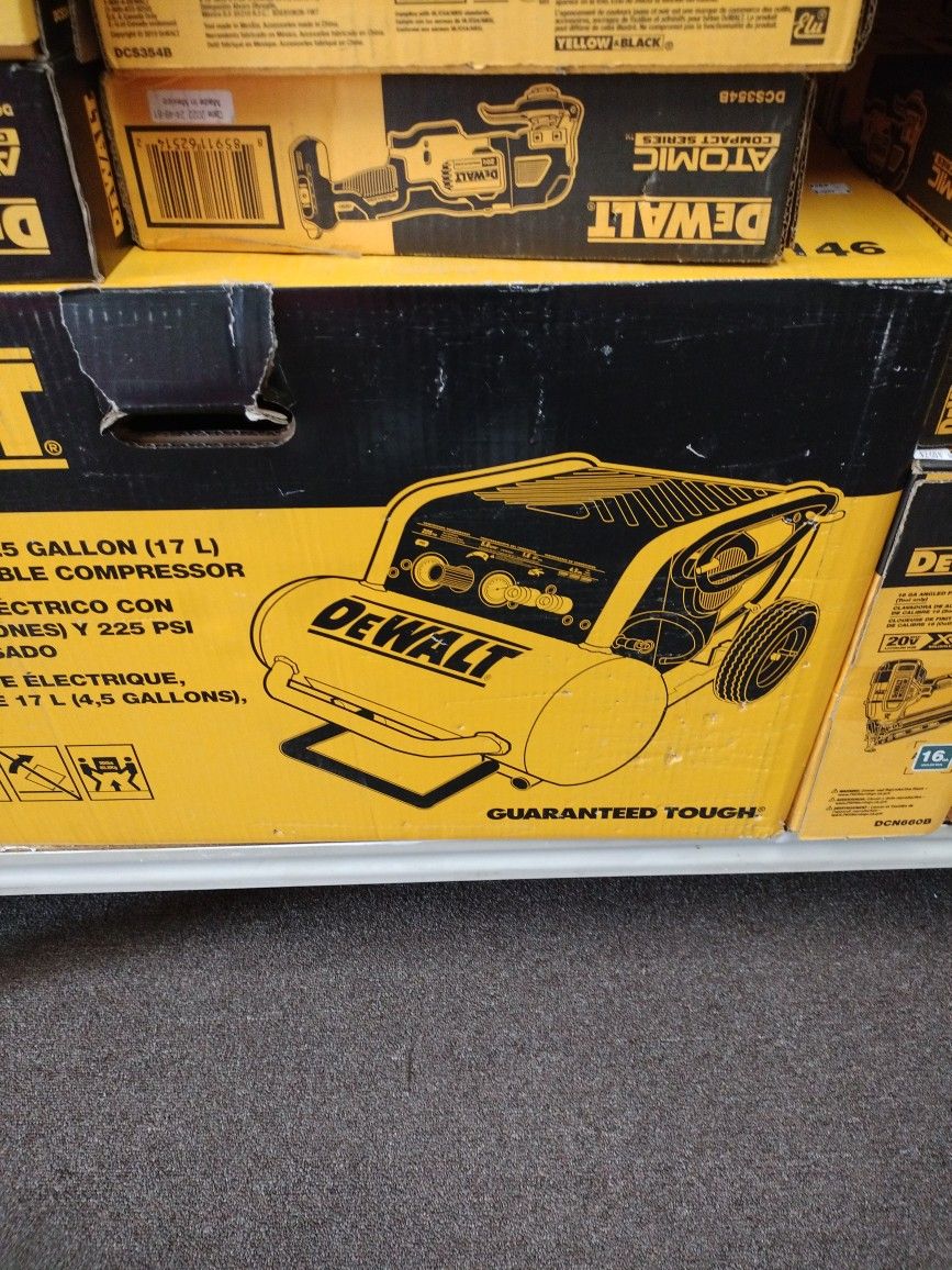 DeWalt Heavy Duty 4.5 Ga 225 PSI