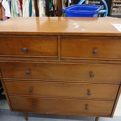 Wonderful mid-century Dixie brand dresser