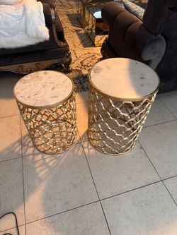 Corner table gold