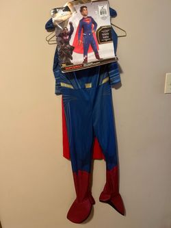 New Superman child costume Size 8-10. Medium Halloween dress up