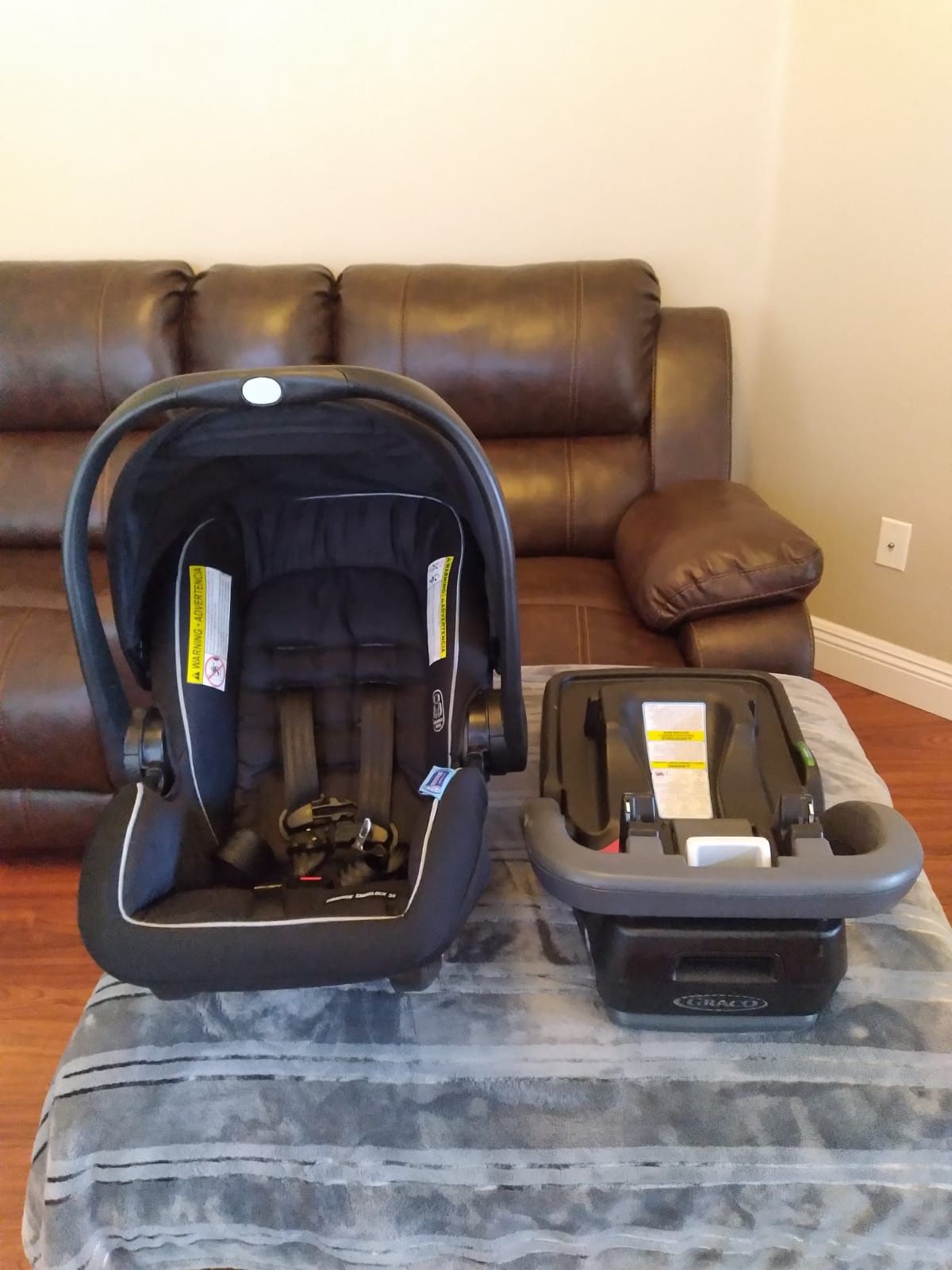 GRACO CAR SEAT WITH BASE 