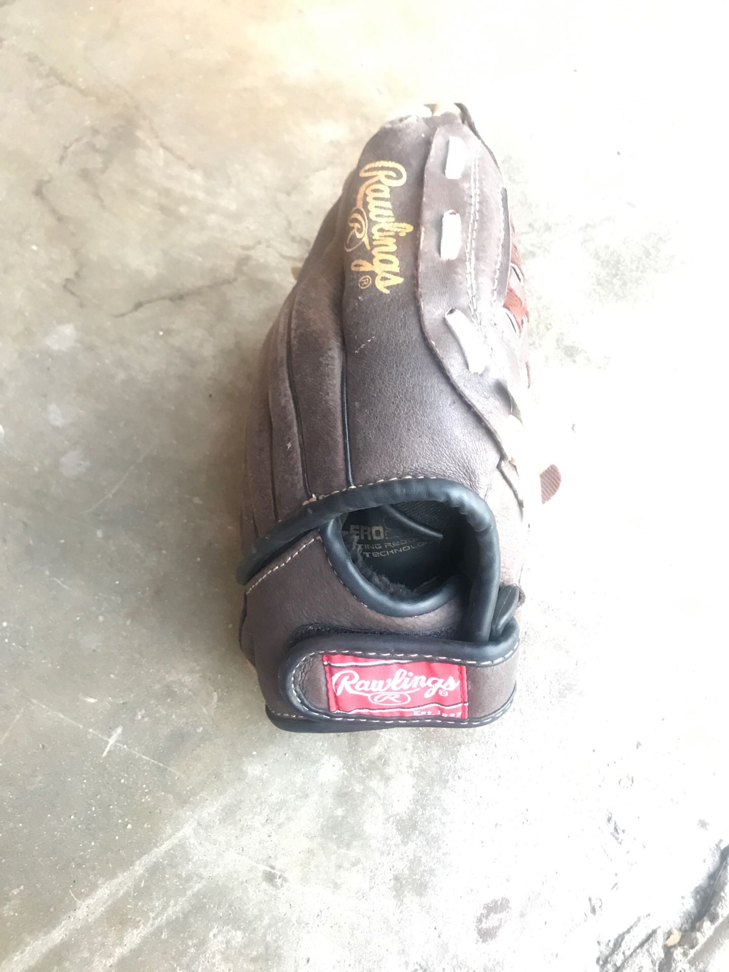 Rawlings 10 inch baseball/softball glove