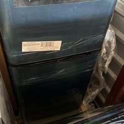 4.5 Cu Ft  Refrigerator 