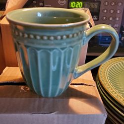 2 Gibson Designs Discontinued Green REGENT PARK MUGS