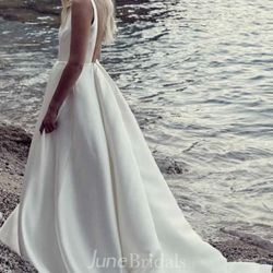 Wedding Gown New With tags Size 6