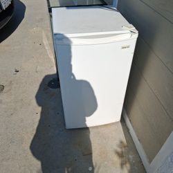 Magic Chef Mini Frig