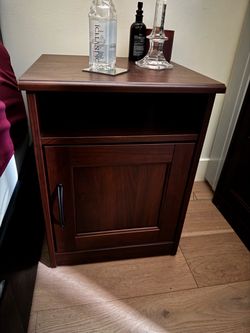 2 IKEA SONGESAND nightstands