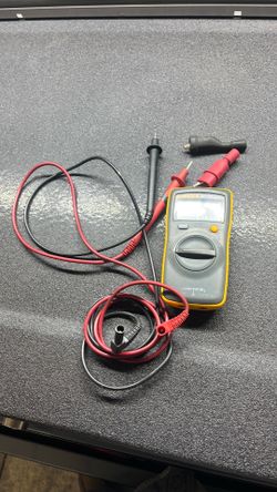 Fluke 101 multimeter (used) works perfectly