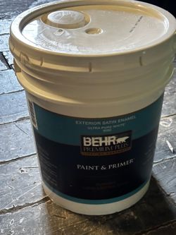 Behr 5 gallon ultra white paint