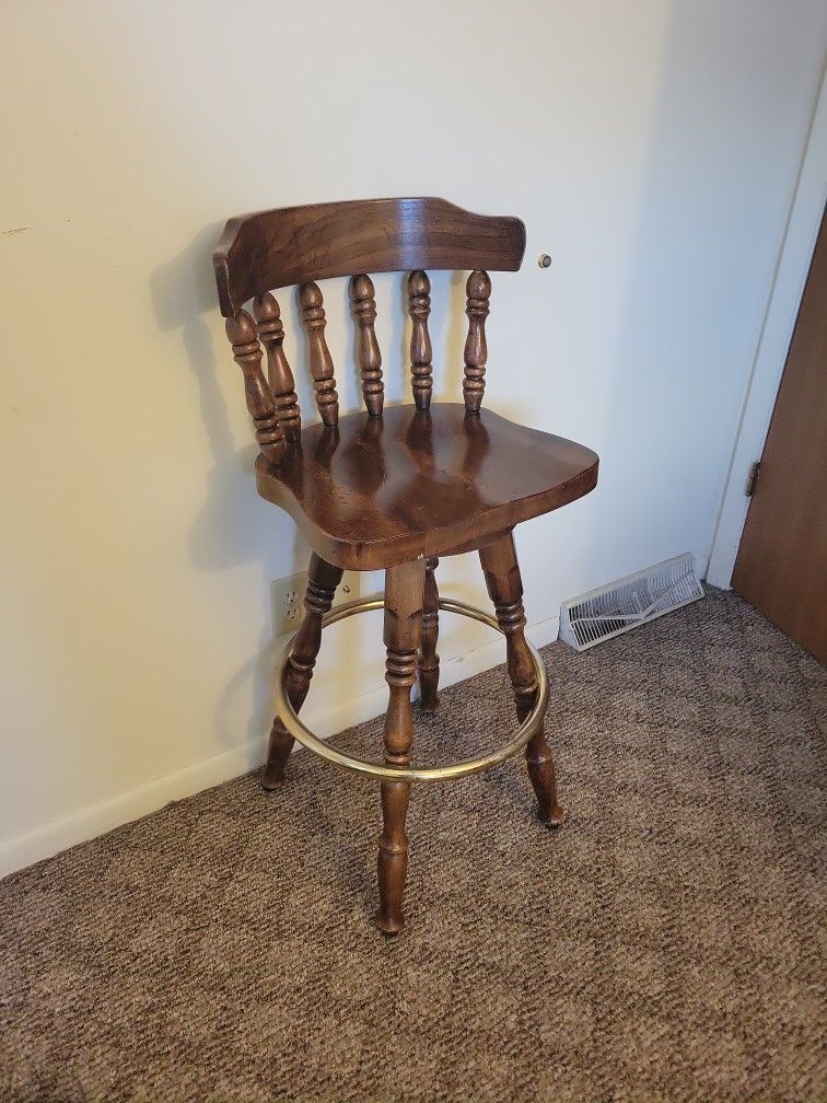 Set of 4 Wood Turntop Barstools