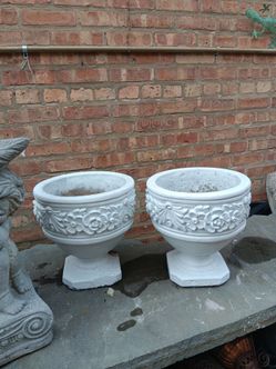 Vintage Ornate Classical Concrete  floral Urn Outdoor Patio Planter