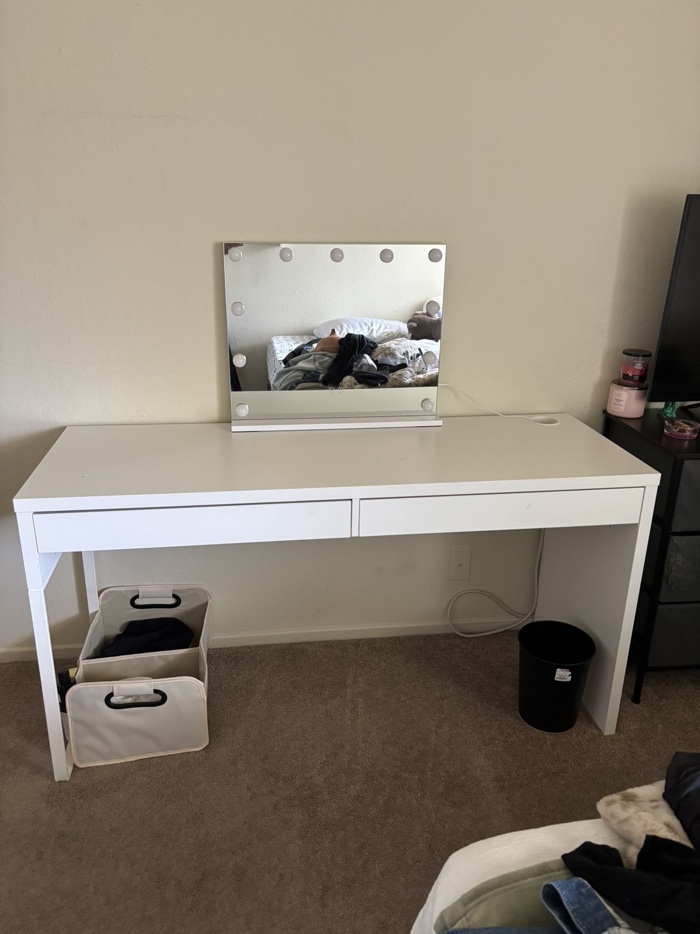 Selling Desk With Chair