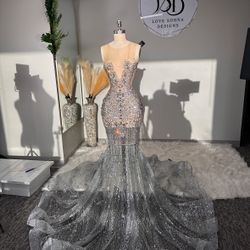 Stunning, sparkling prom dress