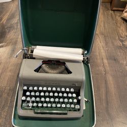 Vintage Royal Keystone, portable typewriter, elite, quiet deluxe