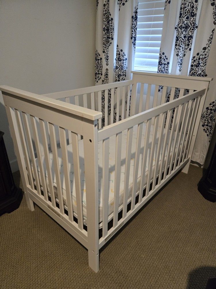 Crib with mattress 
