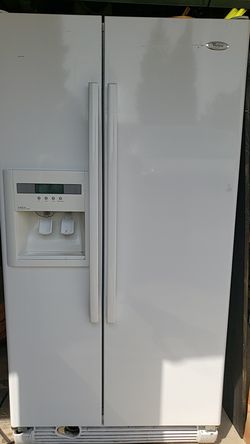 Whirlpool 2 door fridge. Clean
