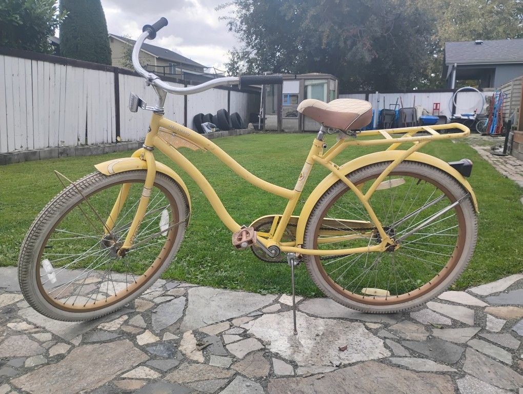 Huffy Nel Lusso Canary Yellow Women's 26" Beach Cruiser