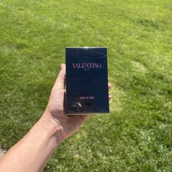 Valentino Uomo Born in Roma Eau de Toilette with Violet & Vetiver