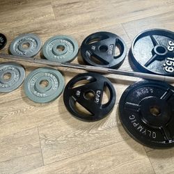 7 ft Olympic Barbell With Weight Plates: 45s to 2.5s (All reconditioned)Total: 290 lbs.