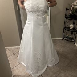 Vintage Never-Worn Wedding Dress Size 6 – Tags Attached