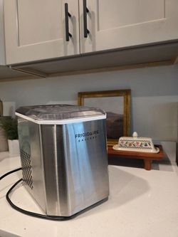Frigidaire Gallery Countertop Ice Maker