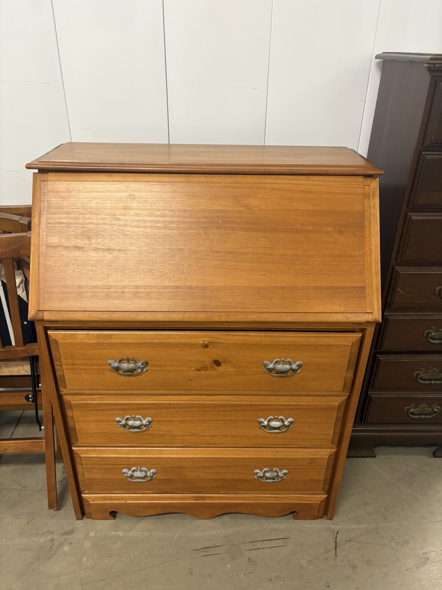 Hidden Bar And Drawers