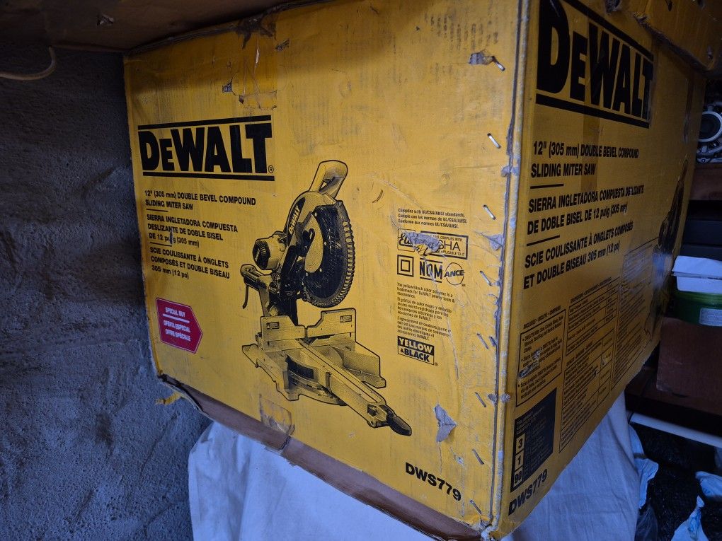 Dewalt Double Bevel Compound Siding Miter Saw
