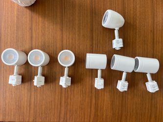 7  WAC L- 8010-30 L track LED lights