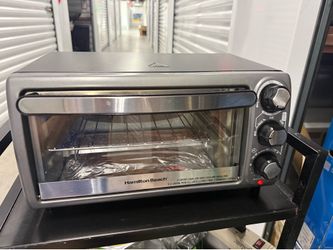 Hamilton Beach Toaster Oven • Clean