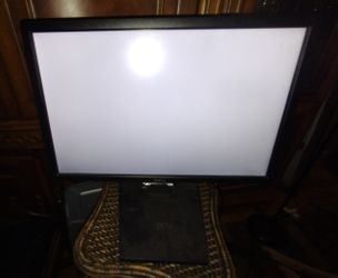 Dell P2213T LCD, LED,  Monitor 24 IN. 