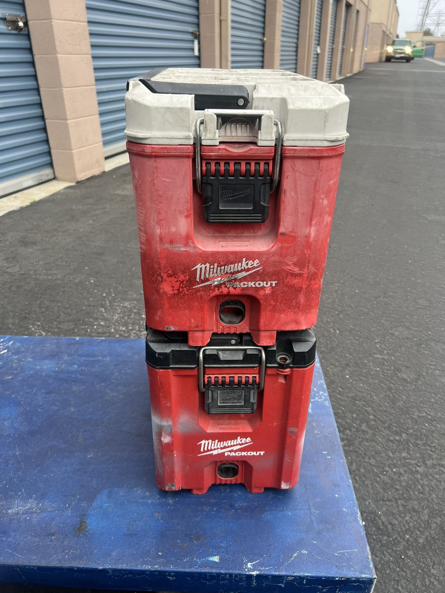 Milwaukee PACKOUT 16Qt Cooler & Compact Tool Box Bundle