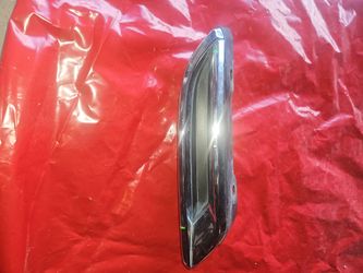 • Rear Right Lower Bumper Chrome Trim / Garnish).