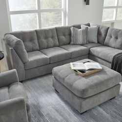 Gorgeous Tufted Stylish Sectional!