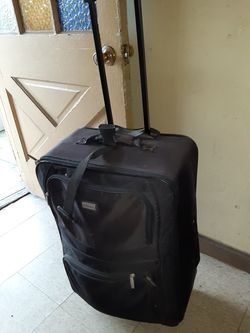 Essentials travel roller