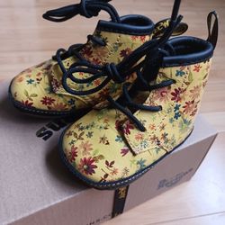 NEW_Dr Martens_ Baby Shoes