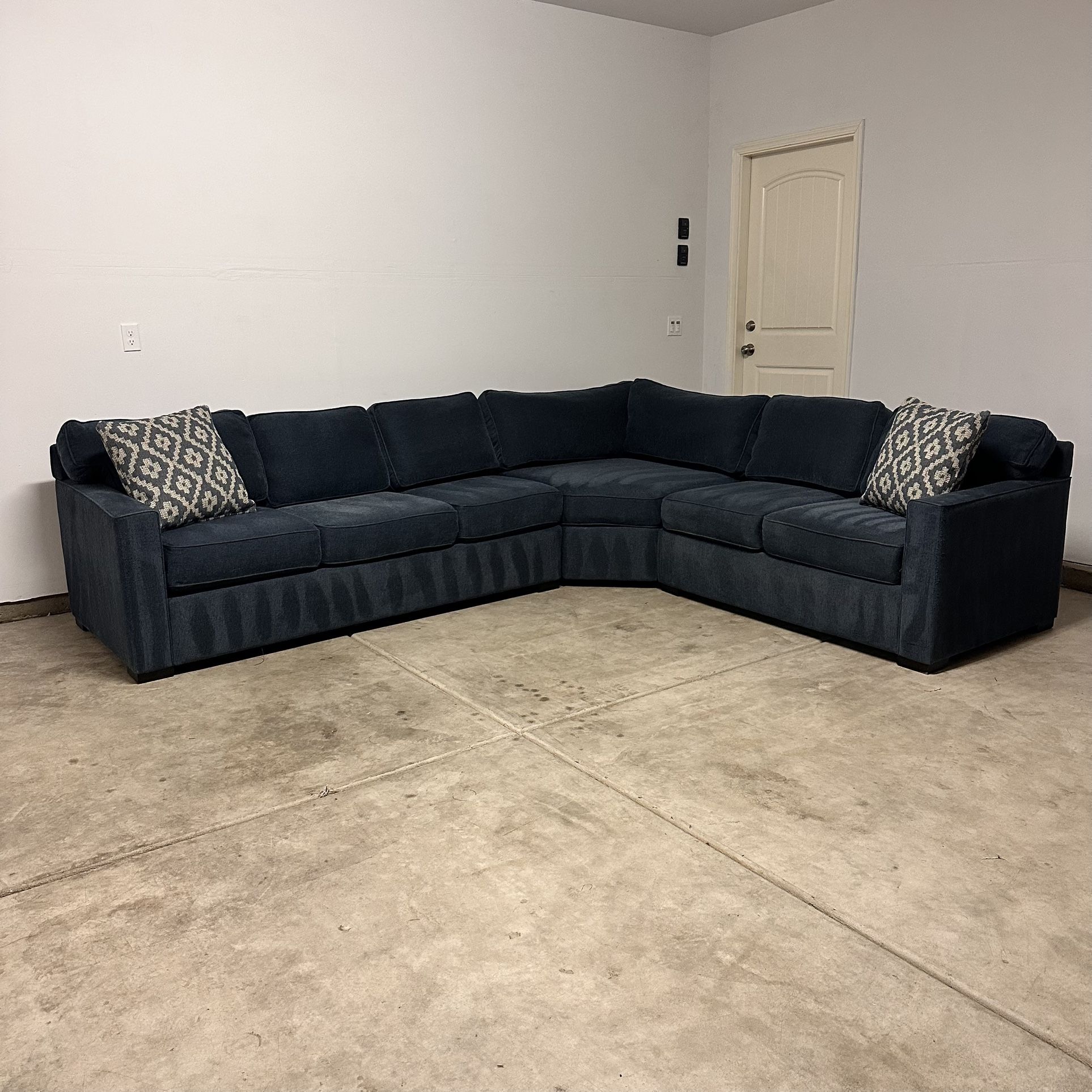 Can Deliver Living Spaces Sectional
