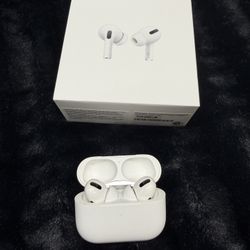 Apple AirPod Pros with Case in great shape! Comes with original packaging and two sets of ear tips! 
