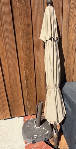 9 Foot Umbrella with 64 Pound Cast Iron Umbrella Base