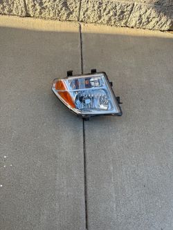 Nissan frontier 2005-2008 headlight