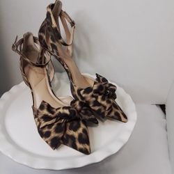Womens Kelly & Katie Leopard Print Bow Heels Size 8