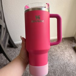 32oz Hot Pink Stanley 