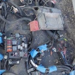Chevy ls 6.0 lq9 ecu with complete wire harness and fusebox.