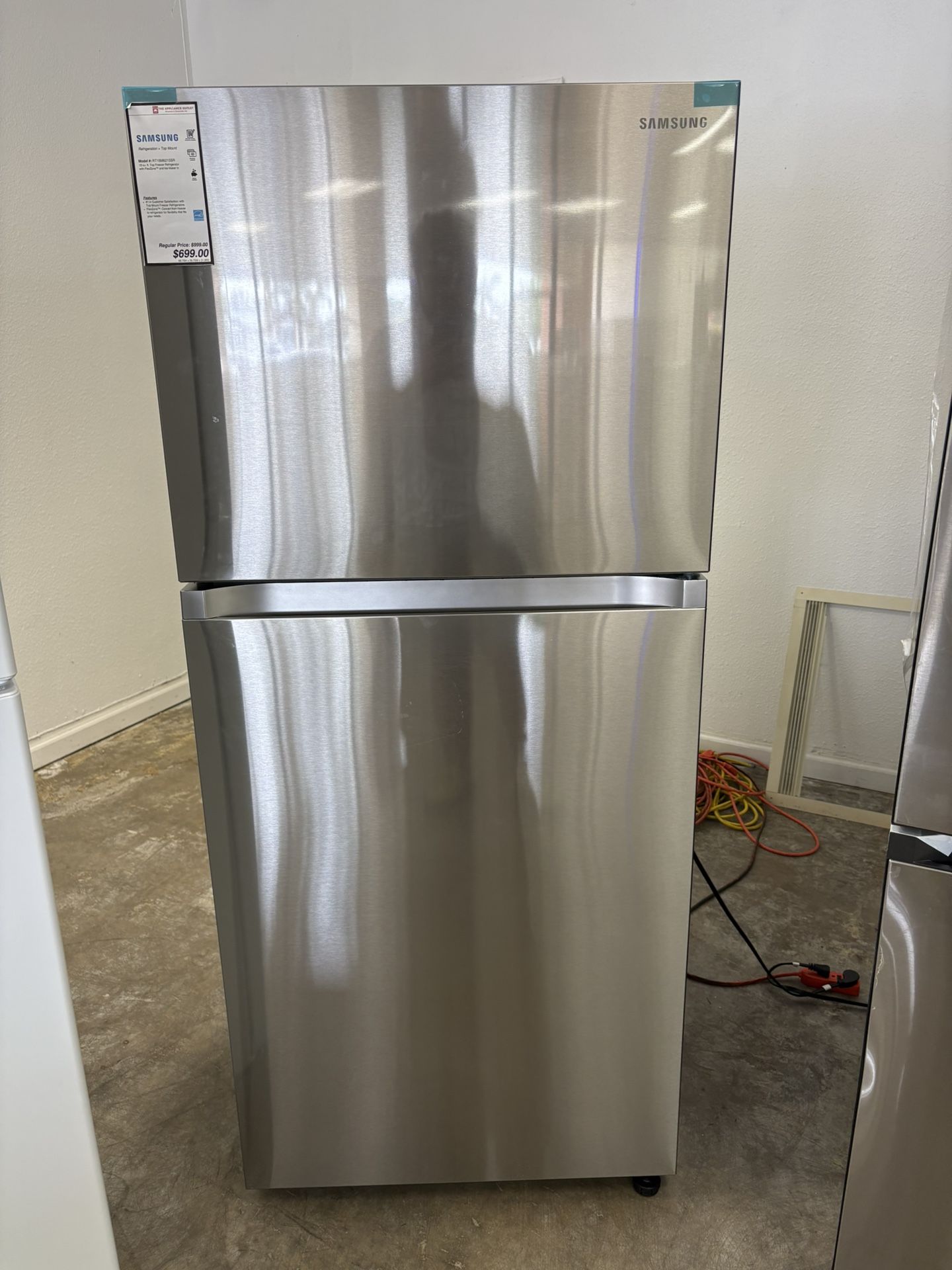 Samsung Top Mount W/ Ice Maker And Convertible Freezer To Fridge