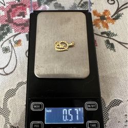 10K YG Letter ‘D’ Pendant